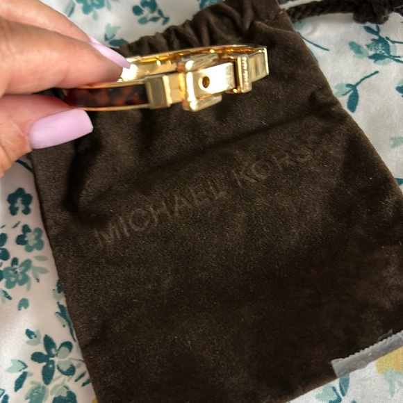 MICHAEL KORS • Gold/ Tortoise Belt Bangle Bracelet • - Picture 8 of 8